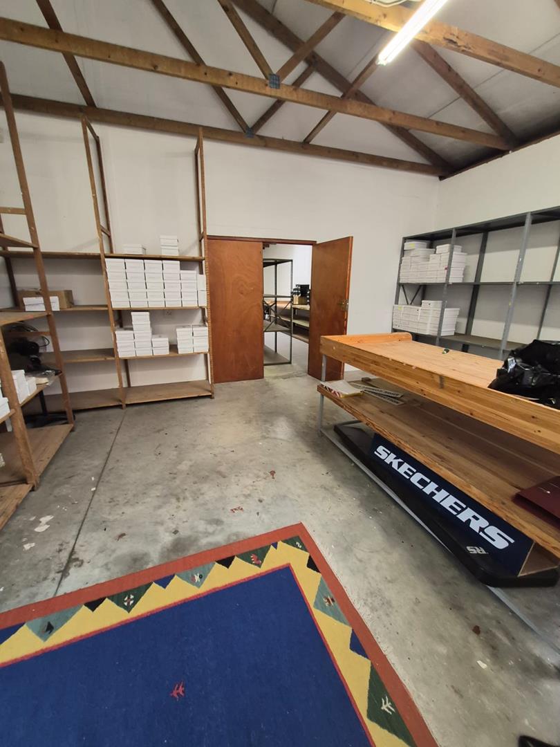 To Let Commercial Property for Rent in Pinelands Western Cape
